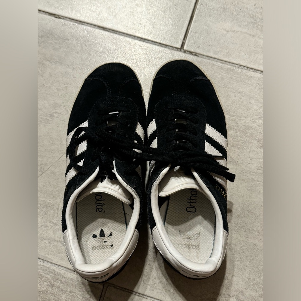 Adidas Gazelles Men’s 4 Women’s 6